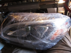 Mercedes Benz - Headlight FOR PARTS ONLY - 2058201561